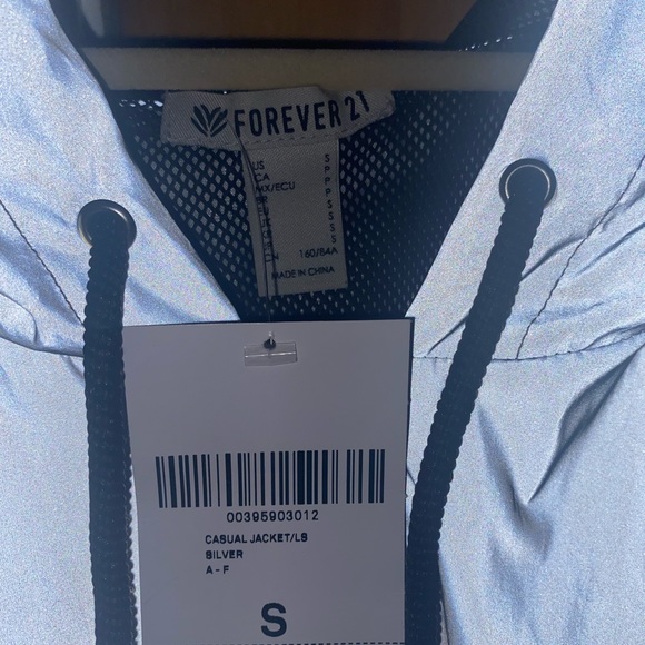 NWT Reflective Crop Jacket - Picture 3 of 5